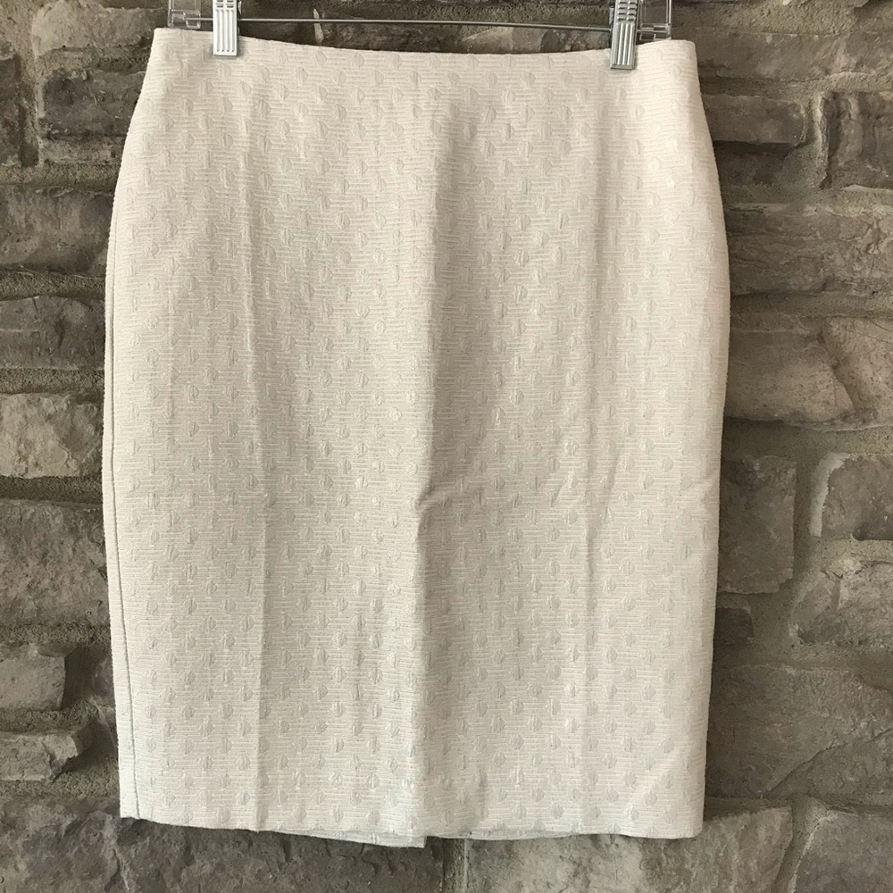 NWT Ann Taylor Factory Size 4 White Pencil Skirt with Silver Polka Dots